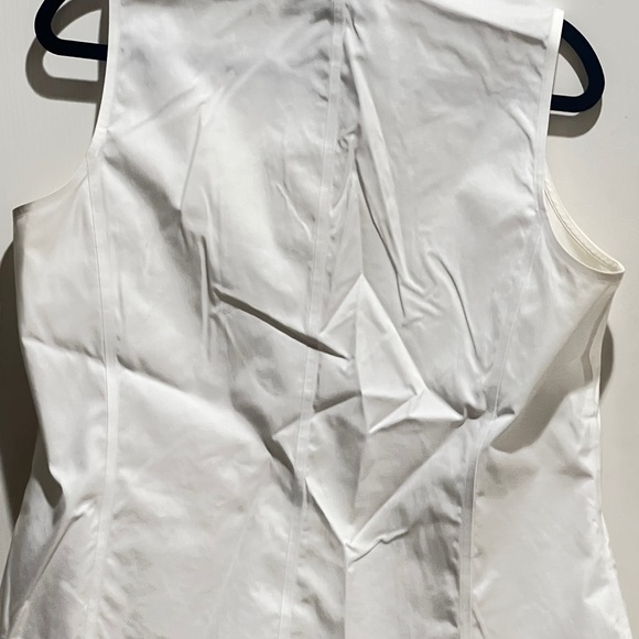 Elegant White Sleeveless Blouse - Picture 7 of 8